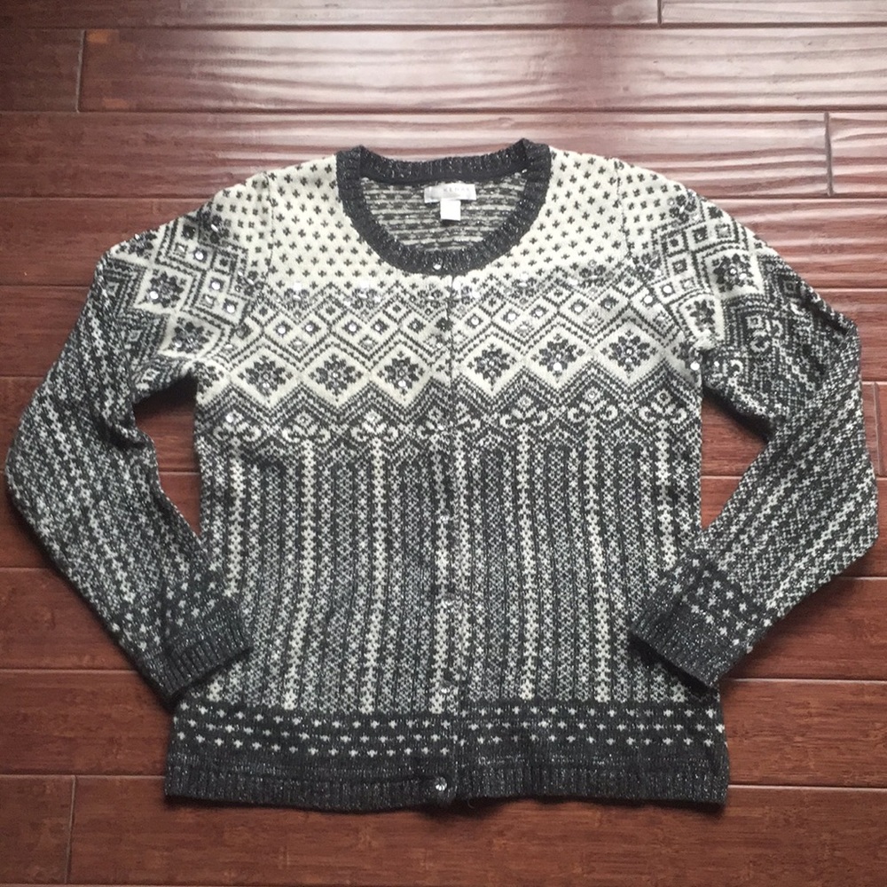 New! Cute Button Up Sweater ♦️